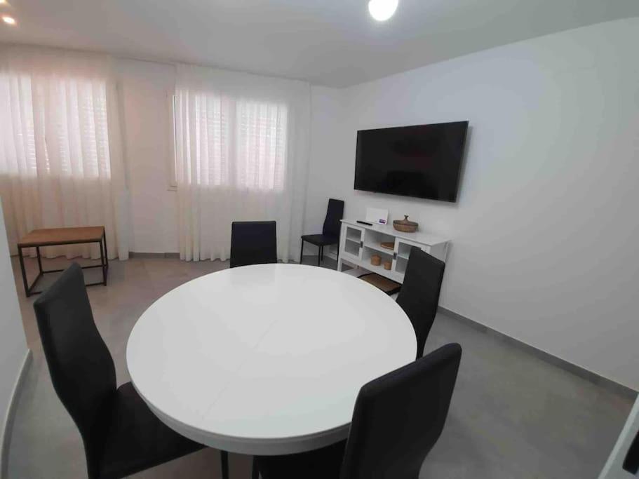 Piso Nuevo, Pk Pequeno Y A 5 Min De La Playa Caminando Apartment Кадакес Екстериор снимка
