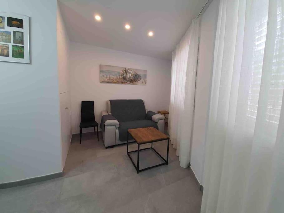 Piso Nuevo, Pk Pequeno Y A 5 Min De La Playa Caminando Apartment Кадакес Екстериор снимка